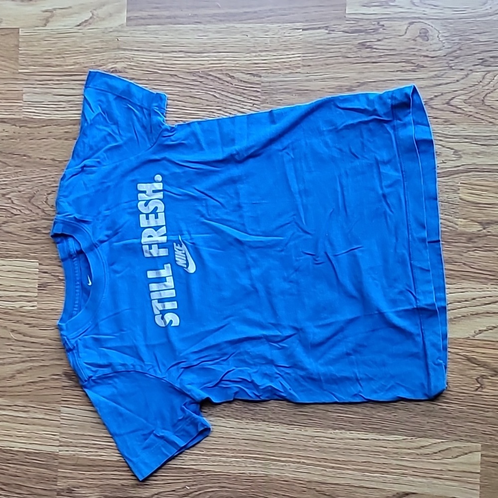 The Nike Tee youth "Still Fresh." Blue size S EUC
